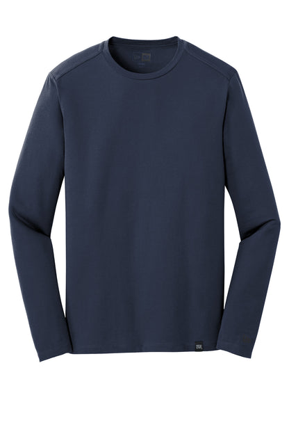 New Era  Heritage Blend Long Sleeve Crew Tee. NEA102